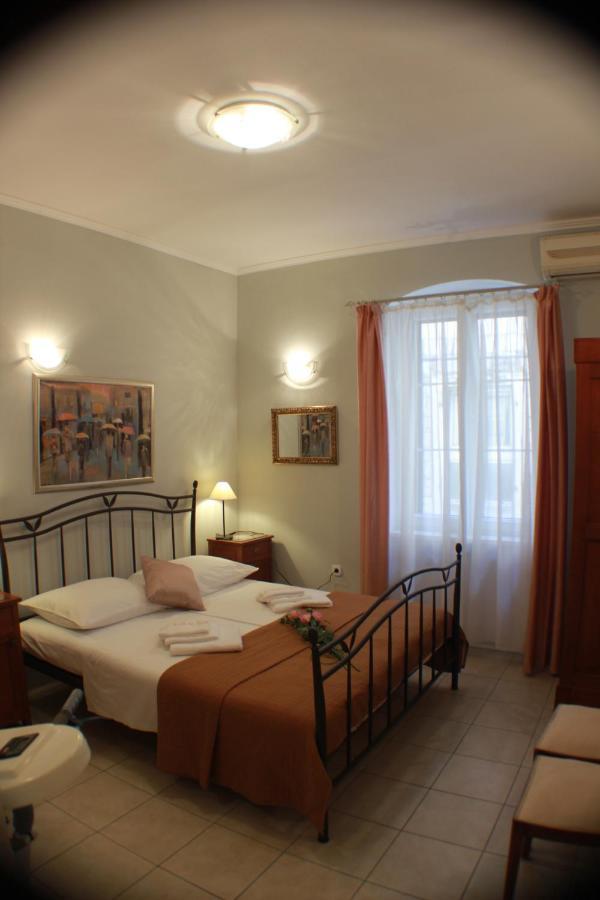 Adagio Theatre Apartment Split Exterior photo