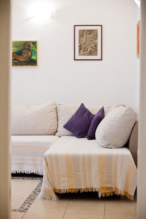 Adagio Theatre Apartment Split Room photo